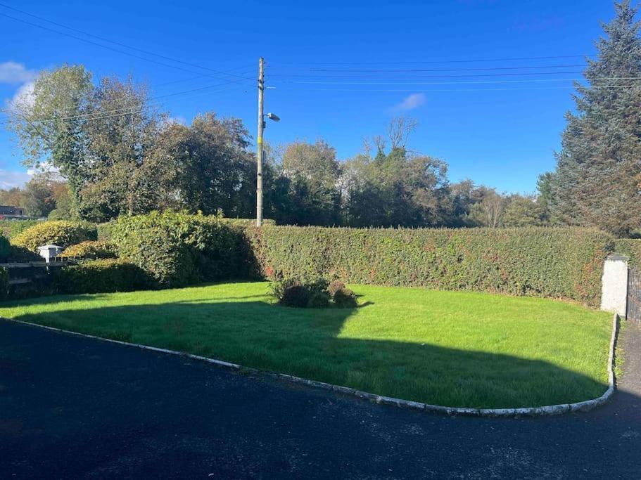 סטראביין Cosy 4 Bed Bungalow In Quiet Residential Area! מראה חיצוני תמונה